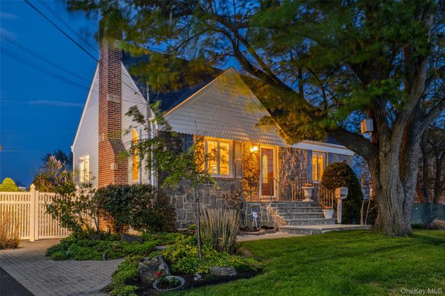 61 S Bay Avenue, Massapequa, NY 11758