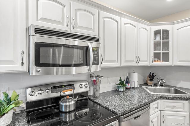 61 S Bay Avenue, Massapequa, NY 11758