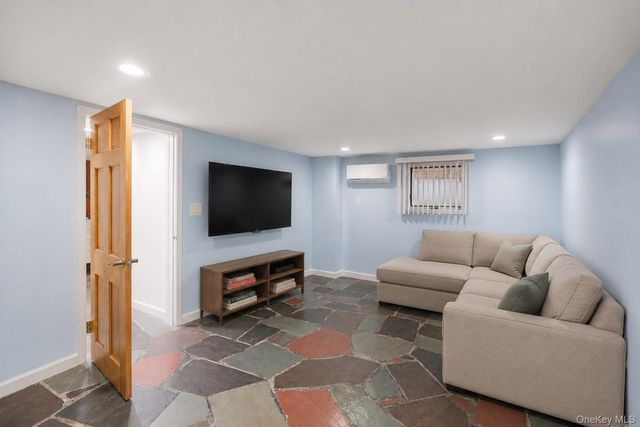 61 S Bay Avenue, Massapequa, NY 11758