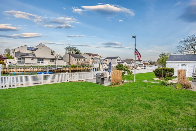 61 S Bay Avenue, Massapequa, NY 11758