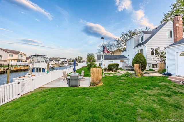 61 S Bay Avenue, Massapequa, NY 11758