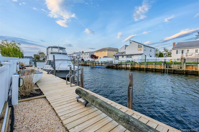 61 S Bay Avenue, Massapequa, NY 11758