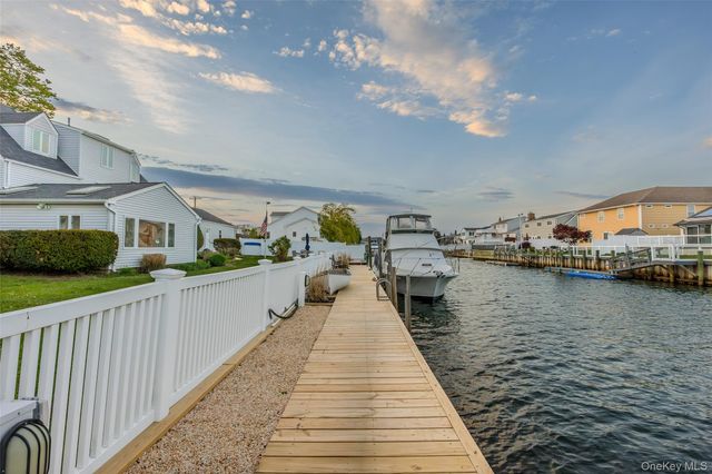 61 S Bay Avenue, Massapequa, NY 11758