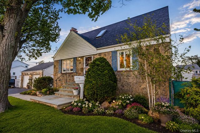 61 S Bay Avenue, Massapequa, NY 11758