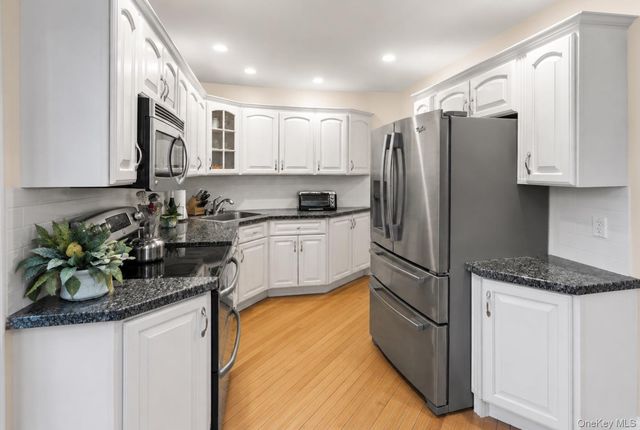 61 S Bay Avenue, Massapequa, NY 11758