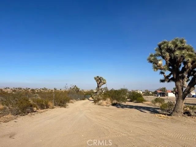 5202 La Mesa, Phelan, CA 92371