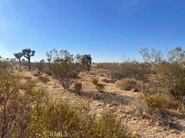 5202 La Mesa, Phelan, CA 92371