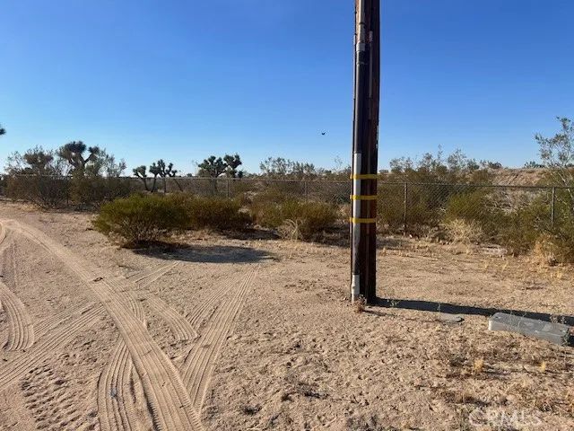 5202 La Mesa, Phelan, CA 92371