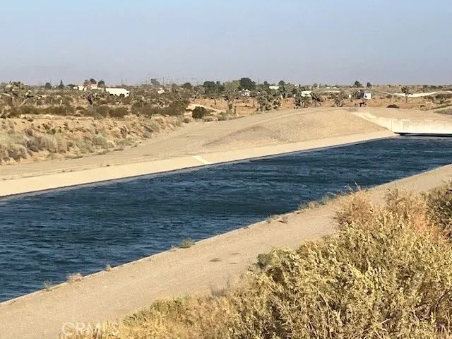 5202 La Mesa, Phelan, CA 92371