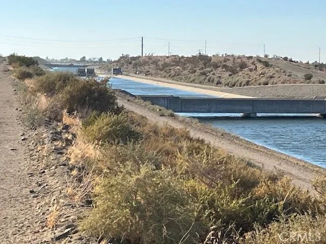 5202 La Mesa, Phelan, CA 92371