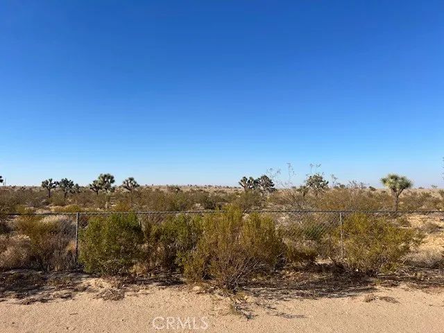 5202 La Mesa, Phelan, CA 92371