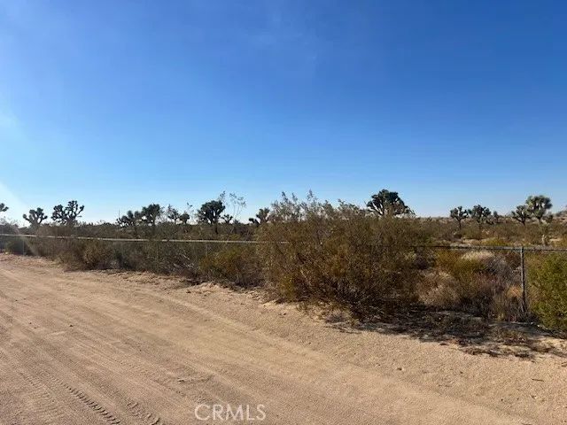 5202 La Mesa, Phelan, CA 92371