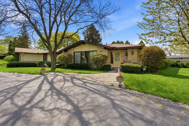 15085 Cascade DRIVE, Elm Grove, WI 53122