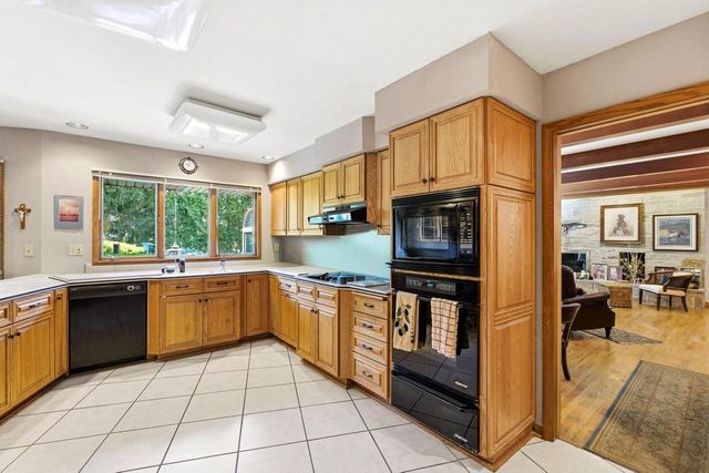 15085 Cascade DRIVE, Elm Grove, WI 53122
