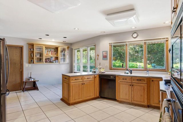 15085 Cascade DRIVE, Elm Grove, WI 53122