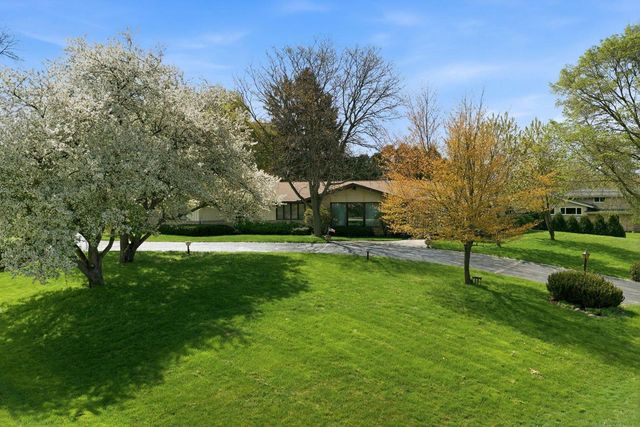 15085 Cascade DRIVE, Elm Grove, WI 53122