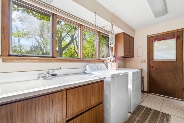15085 Cascade DRIVE, Elm Grove, WI 53122
