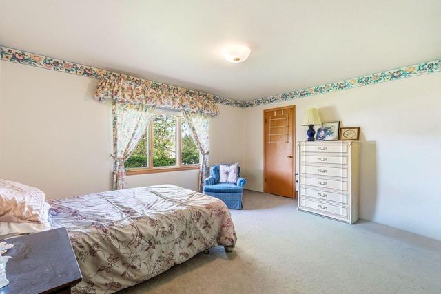 15085 Cascade DRIVE, Elm Grove, WI 53122