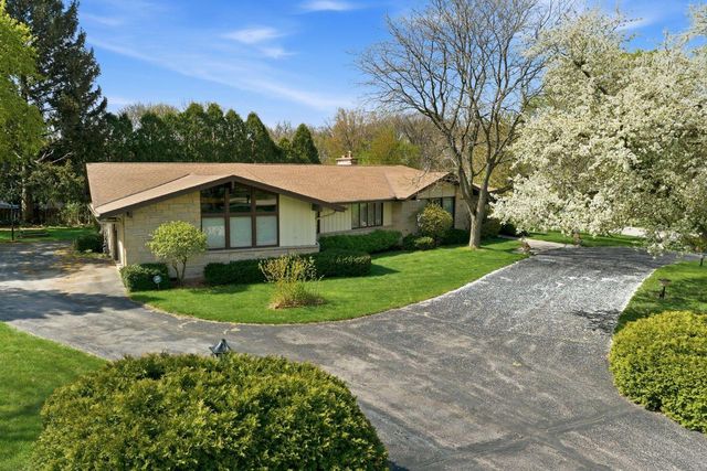 15085 Cascade DRIVE, Elm Grove, WI 53122