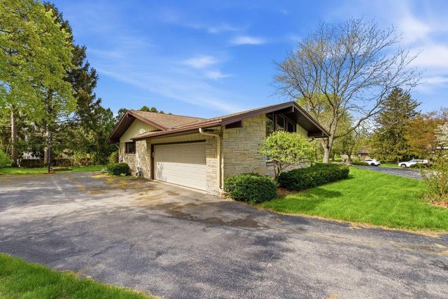 15085 Cascade DRIVE, Elm Grove, WI 53122