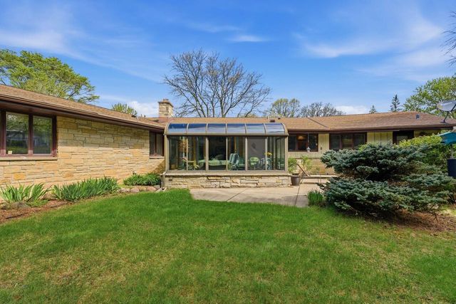 15085 Cascade DRIVE, Elm Grove, WI 53122