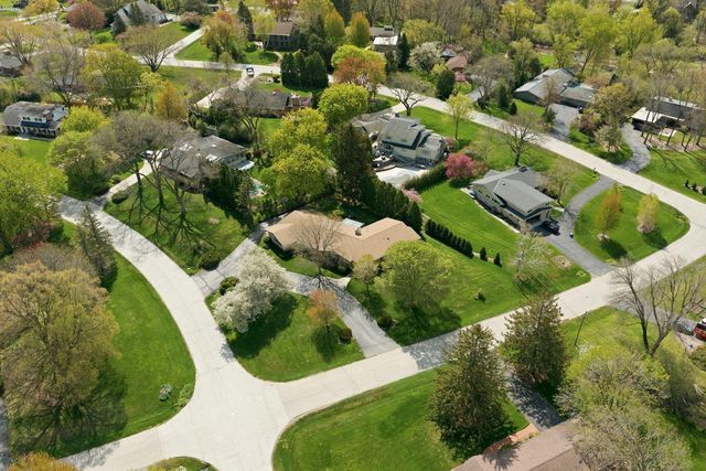 15085 Cascade DRIVE, Elm Grove, WI 53122