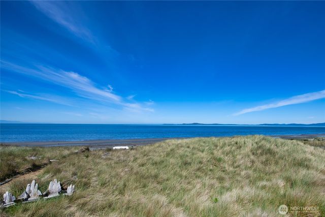 4689 Surfcrest Drive, Oak Harbor, WA 98277