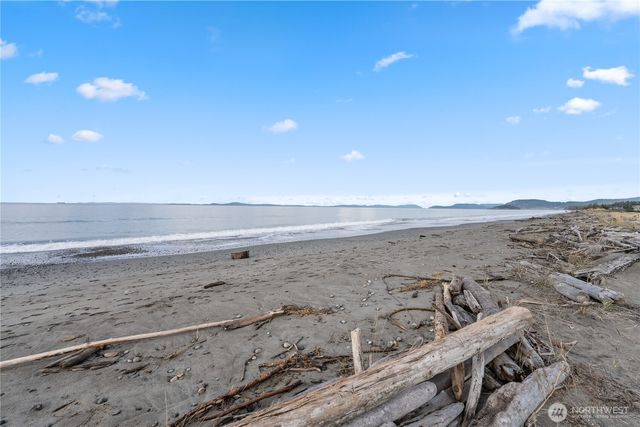 4689 Surfcrest Drive, Oak Harbor, WA 98277