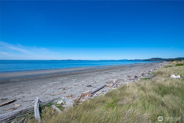 4689 Surfcrest Drive, Oak Harbor, WA 98277