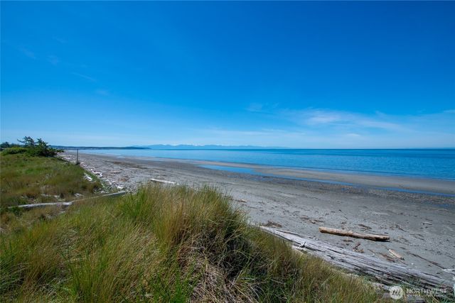 4689 Surfcrest Drive, Oak Harbor, WA 98277
