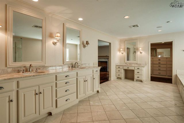 2516 BEEFEATER DRIVE, Wichita Falls, TX 76308