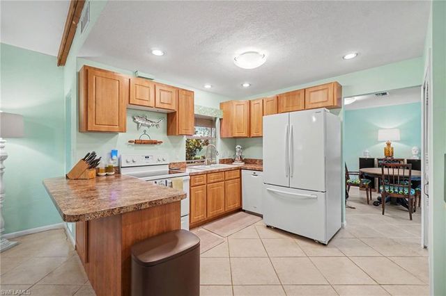 2215 SE 8th ST, Cape Coral, FL 33990
