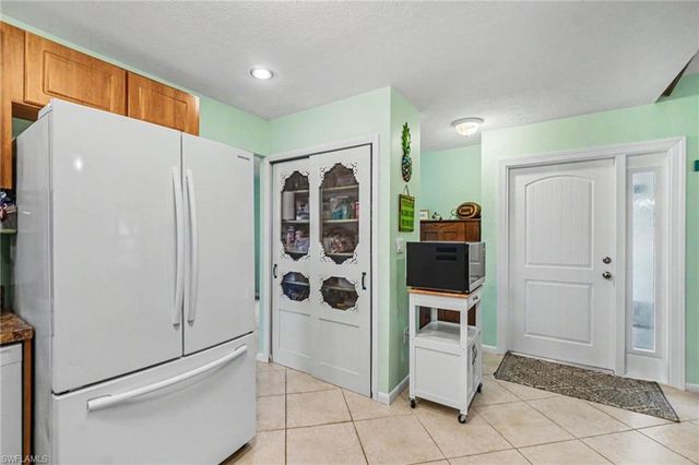 2215 SE 8th ST, Cape Coral, FL 33990