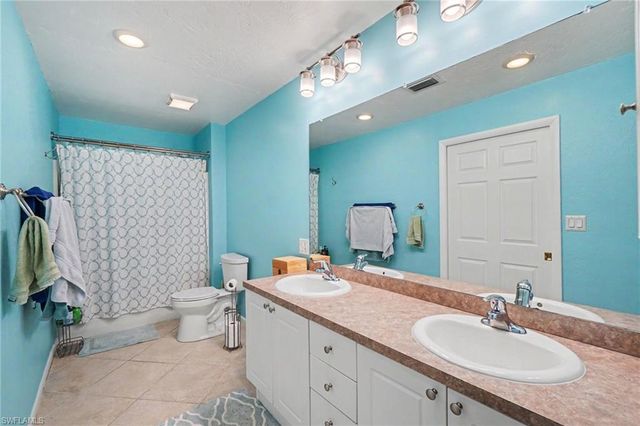 2215 SE 8th ST, Cape Coral, FL 33990
