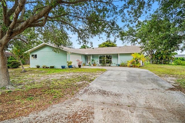 2215 SE 8th ST, Cape Coral, FL 33990