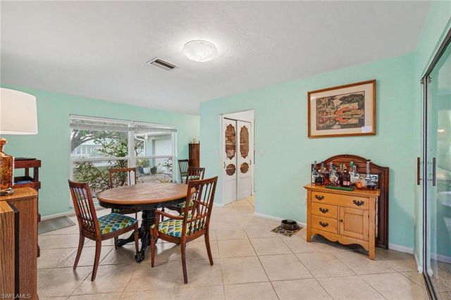 2215 SE 8th ST, Cape Coral, FL 33990