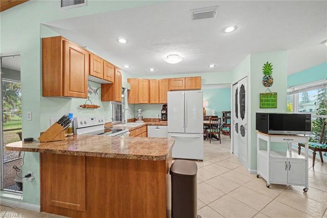 2215 SE 8th ST, Cape Coral, FL 33990