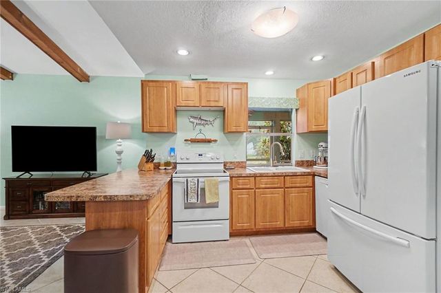 2215 SE 8th ST, Cape Coral, FL 33990