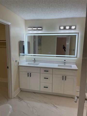 10813 VENICE CIRCLE, Tampa, FL 33635