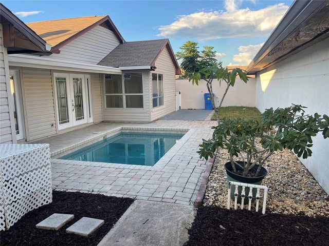 10813 VENICE CIRCLE, Tampa, FL 33635