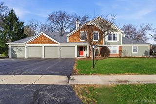 870 S Kilkenny Drive D, Wheaton, IL 60189