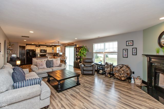 143 Stamford Drive, Pittsboro, IN 46167