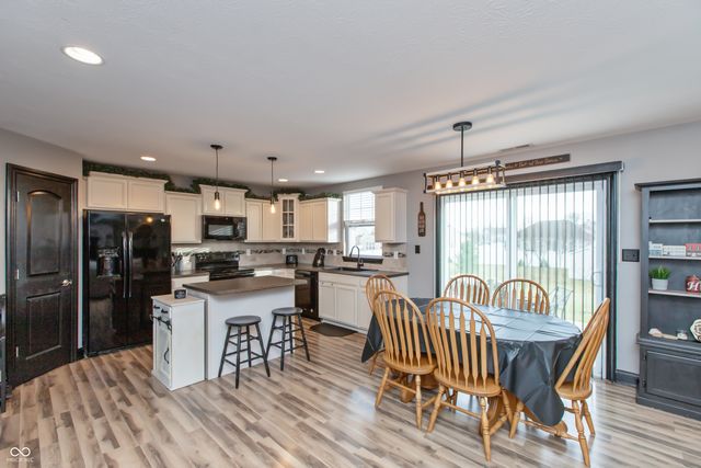 143 Stamford Drive, Pittsboro, IN 46167