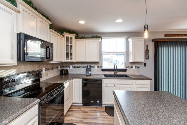 143 Stamford Drive, Pittsboro, IN 46167