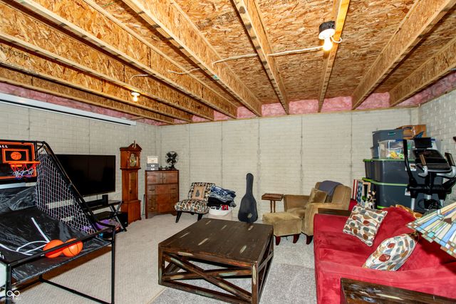 143 Stamford Drive, Pittsboro, IN 46167