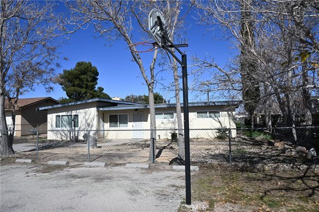 16300 Live Oak, Hesperia, CA 92345