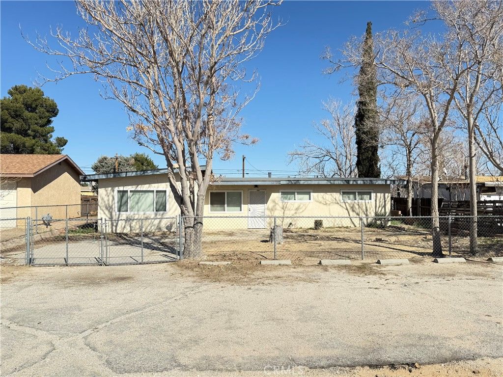 16300 Live Oak, Hesperia, CA 92345