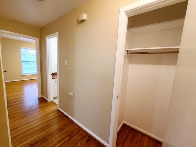 1830 Viewcrest Drive, Dallas, TX 75228