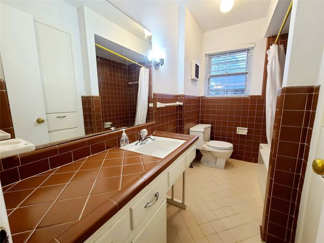 1830 Viewcrest Drive, Dallas, TX 75228