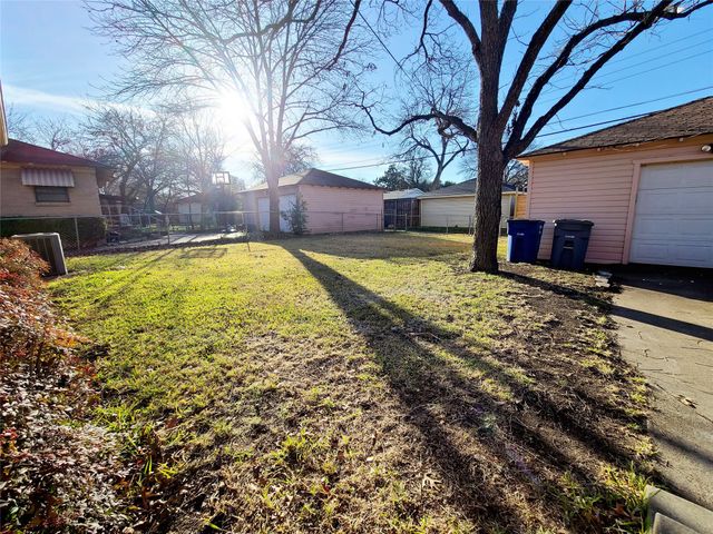 1830 Viewcrest Drive, Dallas, TX 75228